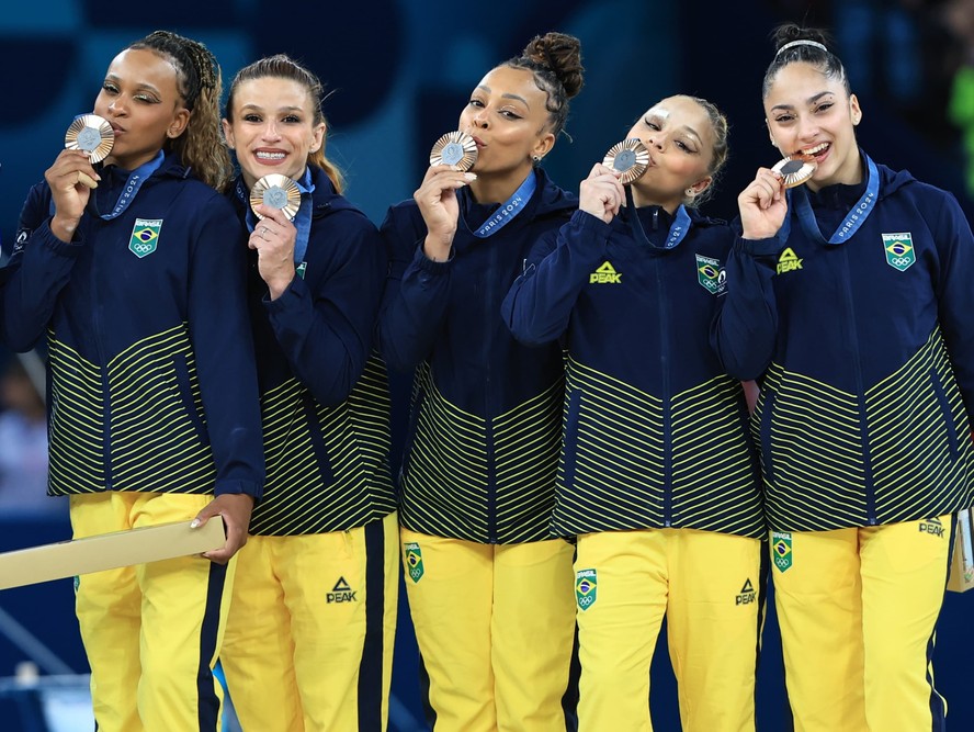 Brasileiras conquistam medalha inédita na ginástica por equipes