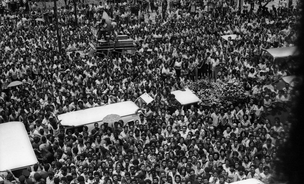 Funeral de Janete Clair, no Rio, em 1983 — Foto: Wilson Alves / Agência O Globo