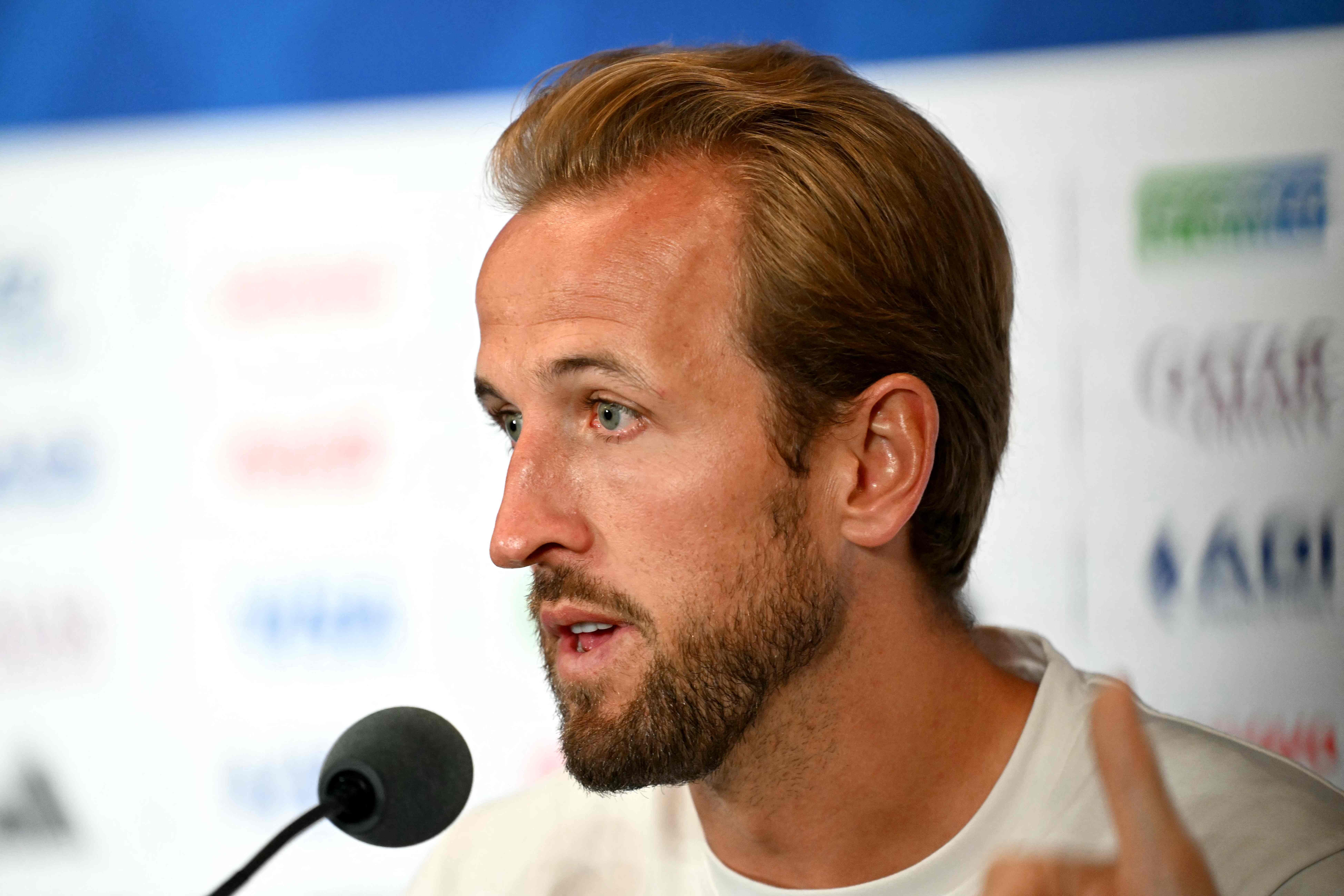 Kane foca em título mundial e minimiza artilharia na Copa