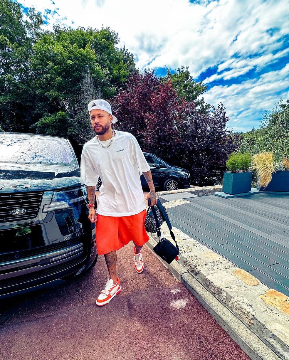 Neymar Jr. ostenta carros de luxo — Foto: Reprodução Instagram