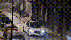 Carro autônomo do Google 'descontrolado' entra em rua sem saída três vezes e acorda moradores de Londres; vídeos viralizam