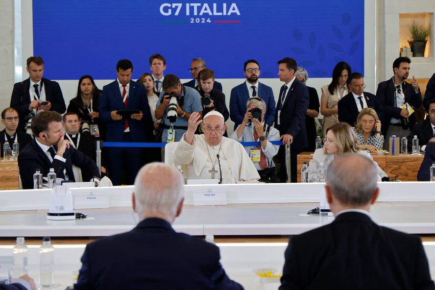 Papa Francisco pede no G7 a proibição de 'armas autônomas letais'