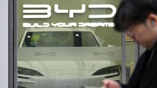 
BYD apresenta nova geração de híbridos que rodam 2 mil quilômetros sem recarga 