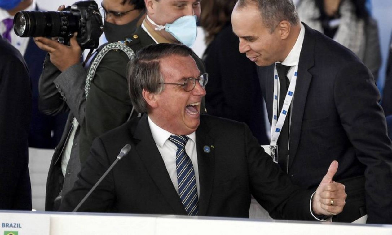 Bolsonaro, em outubro de 2021, durante reunião na cúpula dos líderes do G20, destacou a abrangência da vacinação contra Covid no Brasil, apesar de ser o único chefe de Estado em Roma que não tomou vacina  — Foto: JACQUES WITT / AFP