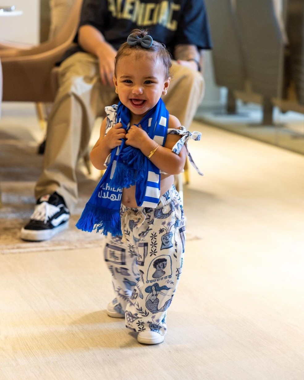 Mavie, filha de Neymar e Bruna Biancardi, roubou a cena com lookinho estiloso — Foto: Reprodução Instagram