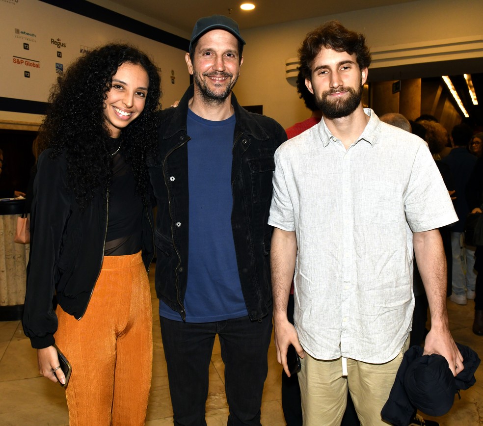 Vladimir Brichta com sua filha Agnes e seu enteado Felipe Ricca — Foto: Cristina Granato