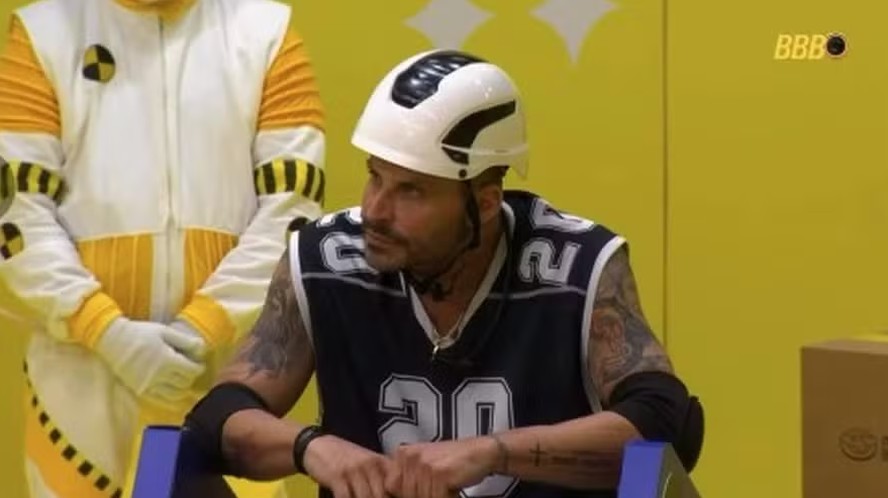 BBB 26': Henri Castelli sofre convulsão em prova de resistência e é atendido por médicos