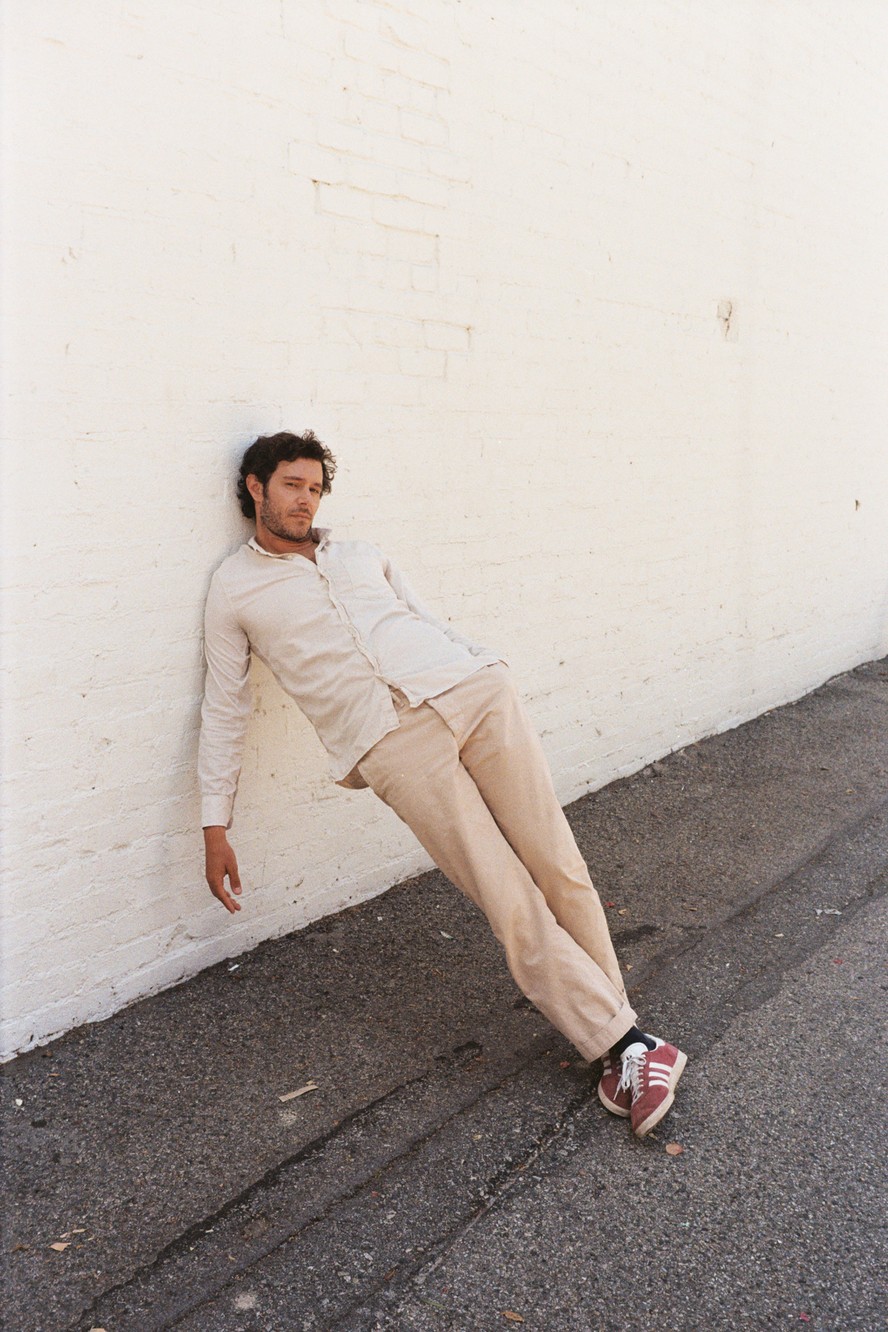 Adam Brody surpreende no papel de rabino apaixonado por uma não judia