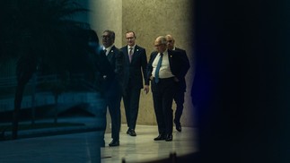 Fl�vio Dino, Edson Fachin, Alexandre de Moraes e Cristiano Zanin deixando uma sess�o plen�ria do Supremo Tribunal Federal nesta quarta-feira � Foto: Brenno Carvalho/Ag�ncia O Globo