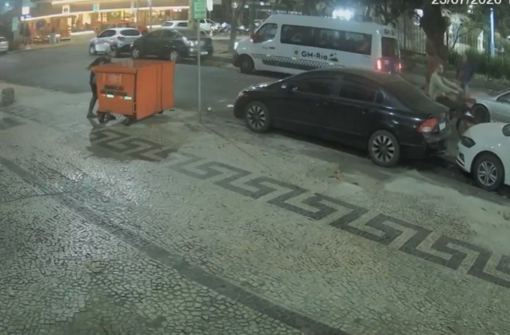 Homem confessa que ateou fogo em viatura da Ordem Pública em Copacabana e diz que grupo planejava novos ataques - QTU Questões do Universo