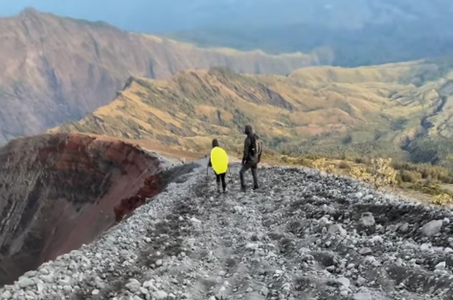 Como é a trilha do vulcão Rinjani onde Juliana Marins caiu na Indonésia? Geólogos explicam solo escorregadio
