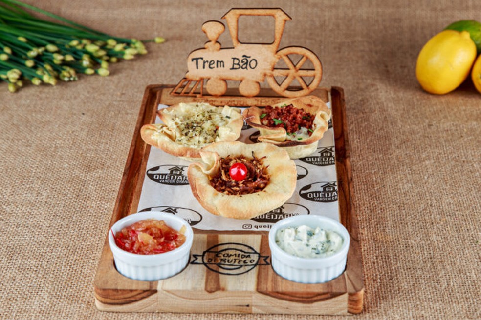 Trem Bão, da Queijaria de Vargem Grande: Trio de massa caseira servido em cestinhos crocantes, com 3 versões de recheios. Uma mistura da culinária mineira, acompanhada de um “cadim” de geleia de pimenta e creme de hortelã — Foto: Divulgação/Comida di Buteco