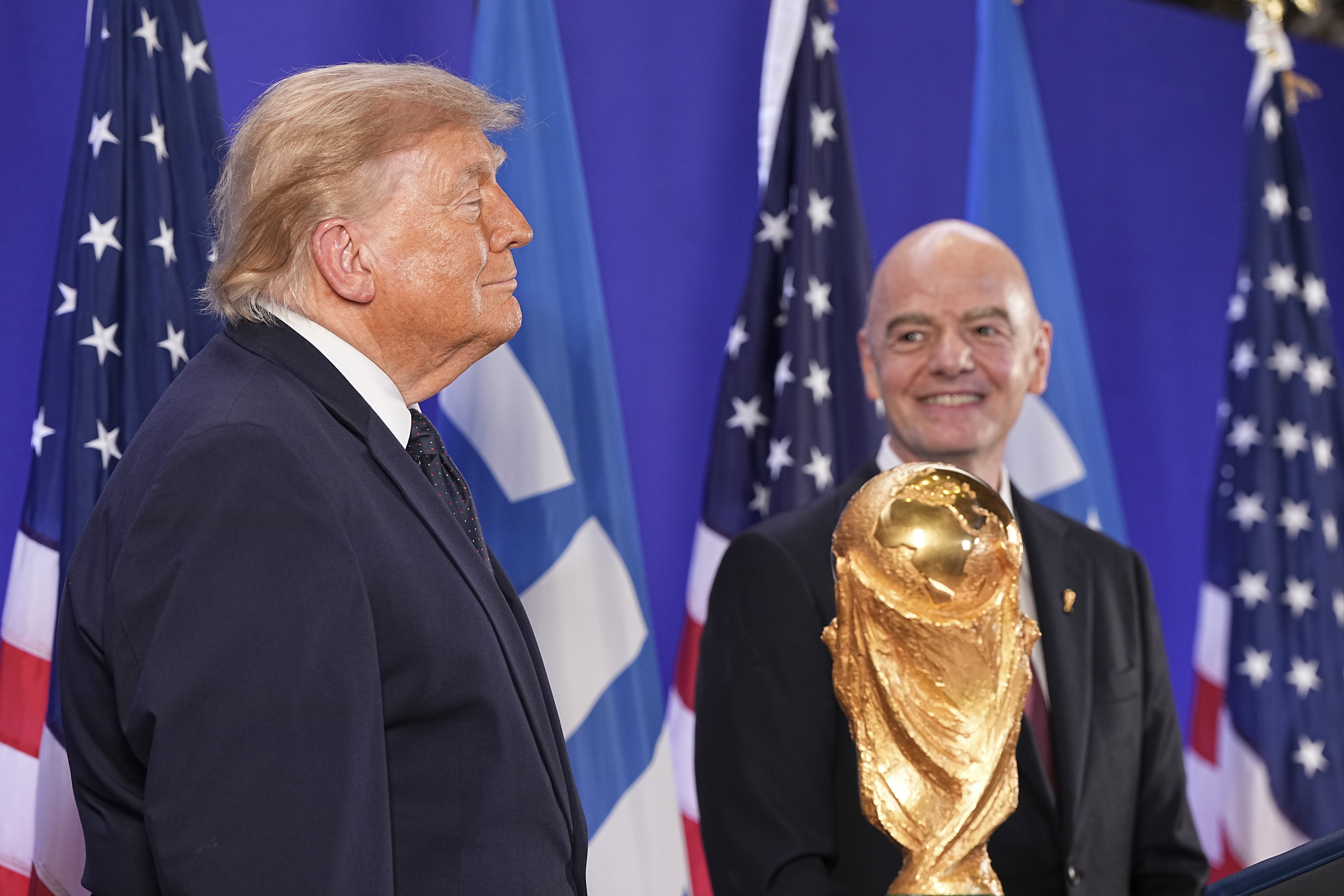 Pés-frios na final da Copa? Trump e prefeito de NY dividem arquibancada após ‘zica’ em jogo dos Knicks