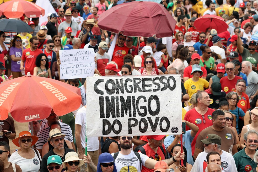 Demonstrators in Brasilia — Photo: Sergio Lima/AFP