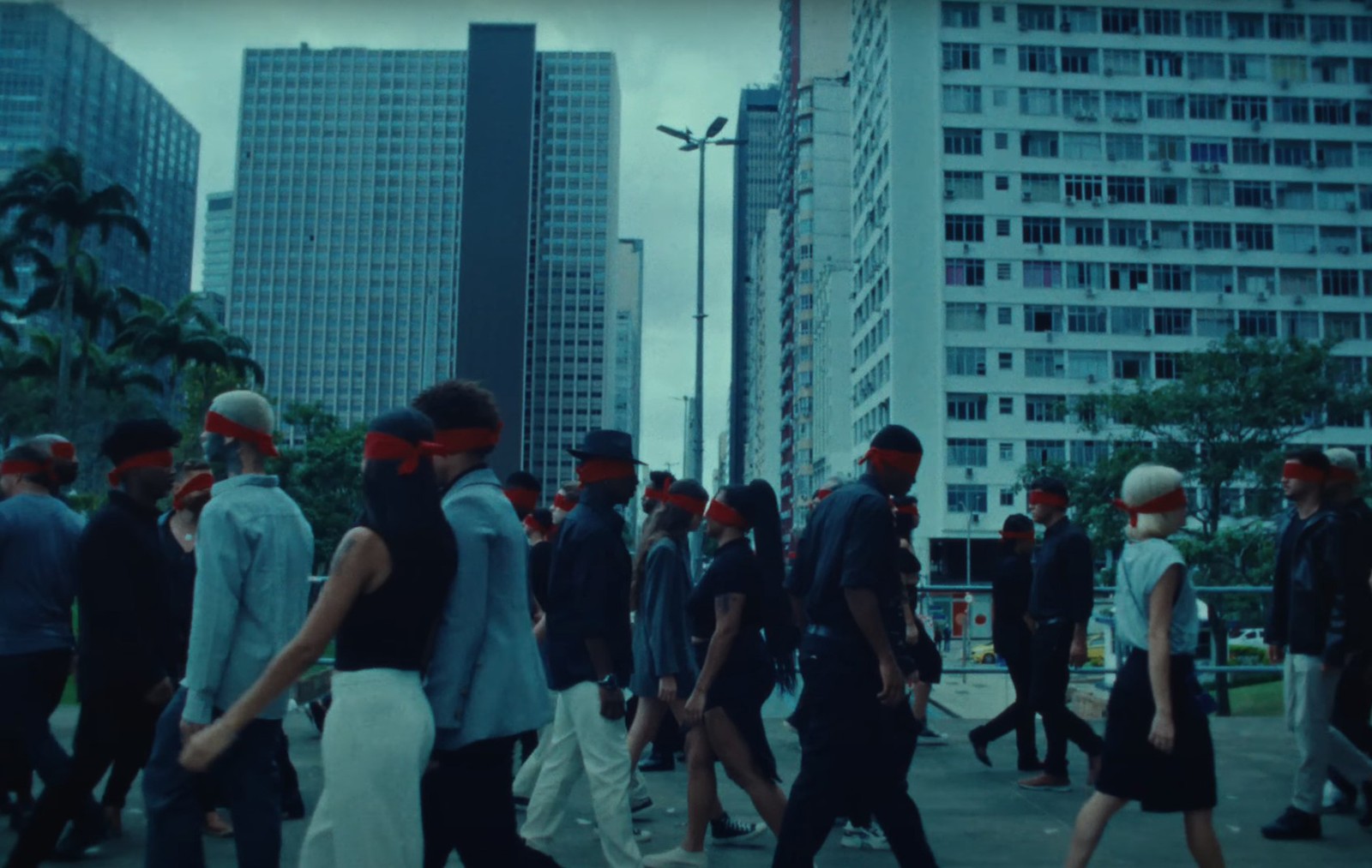 Rio de Janeiro serves as the setting for the music video for the song Carta Aberta, by MC Cabelinho — Photo: Reproduction / Youtube / MC Cabelinho