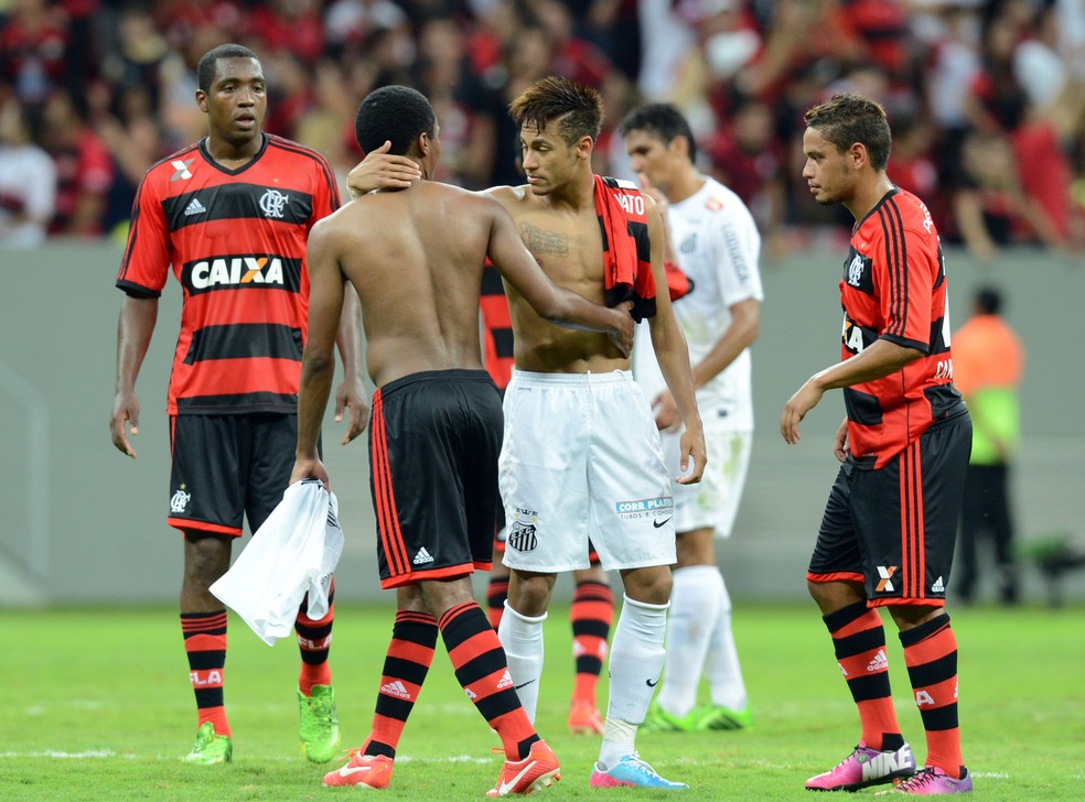 Neymar se despede do Santos em 2013 após enfrentar Flamengo em Brasília — Foto: AFP PHOTO / Evaristo SA