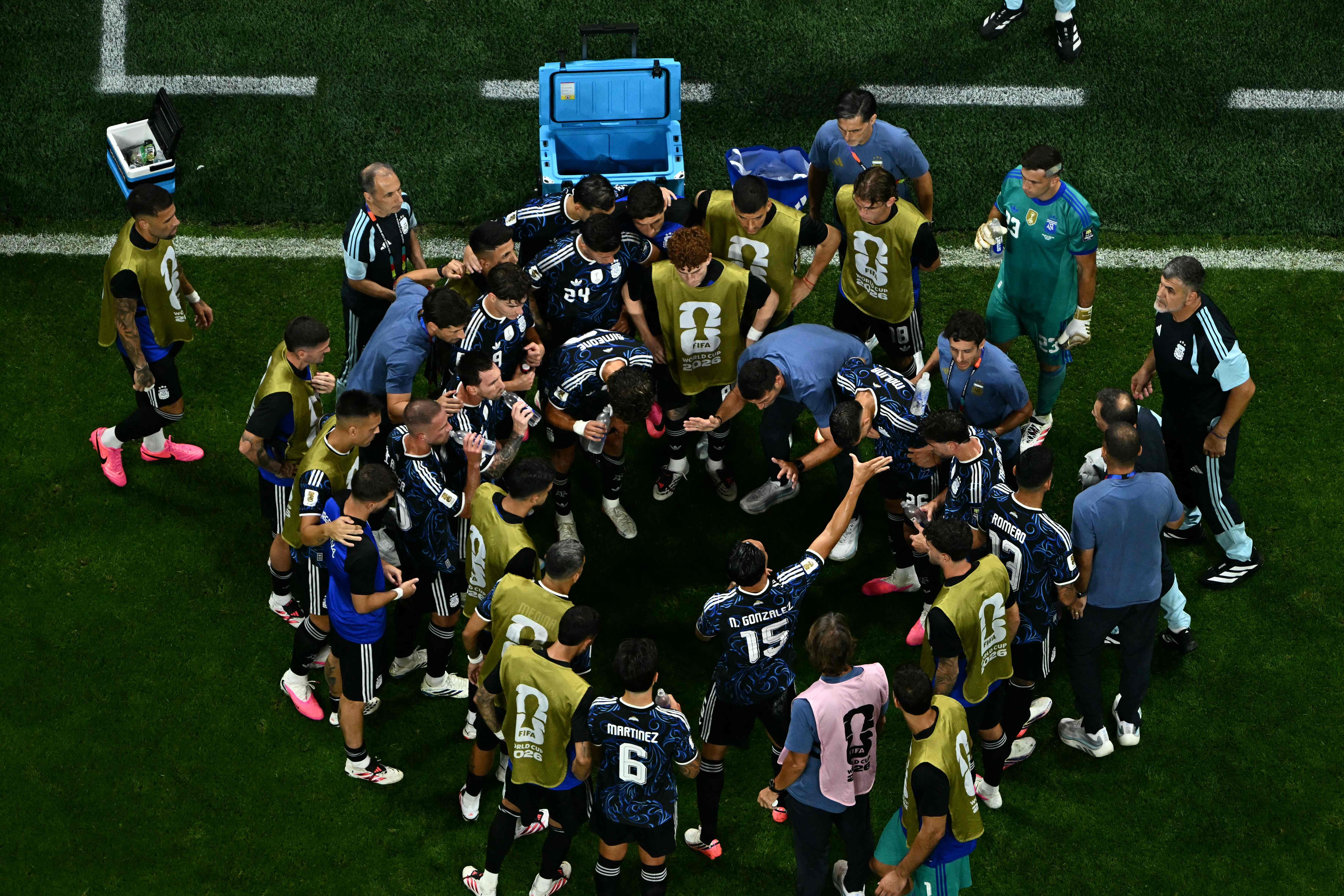 Pausas para hidratação na Copa: Novidade polêmica sai de análise da Fifa