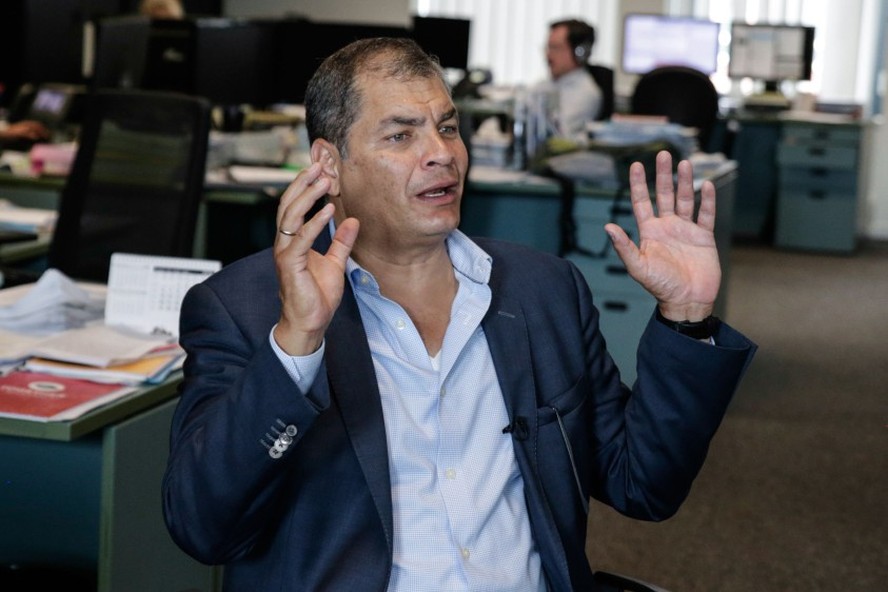 Ex-presidente do Ecuador Rafael Correa dá entrevista à AFP