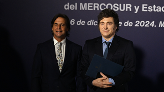 A presidente da Comissão Europeia (o braço executivo da UE), Ursula von der Leyen, anunciou nesta sexta-feira a conclusão do acordo entre o bloco e o Mercosul — Foto: Eitan ABRAMOVICH / AFP