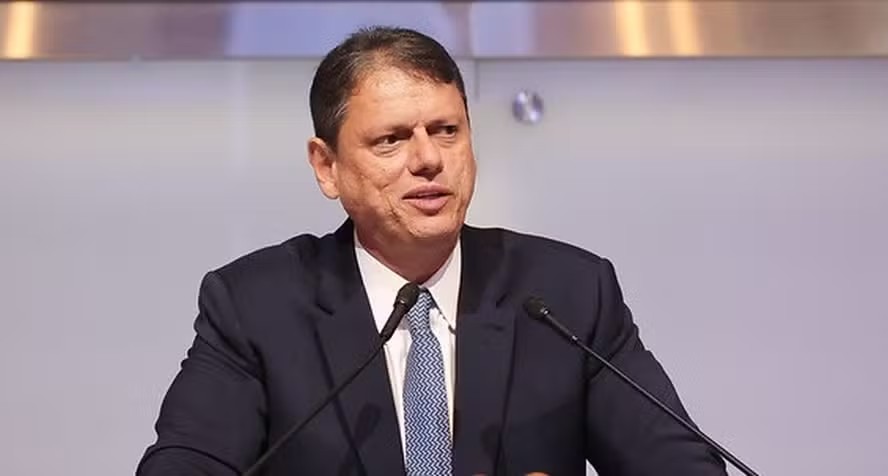 Tarcísio minimiza queda de aprovação da gestão e diz que pesquisa aponta  momento