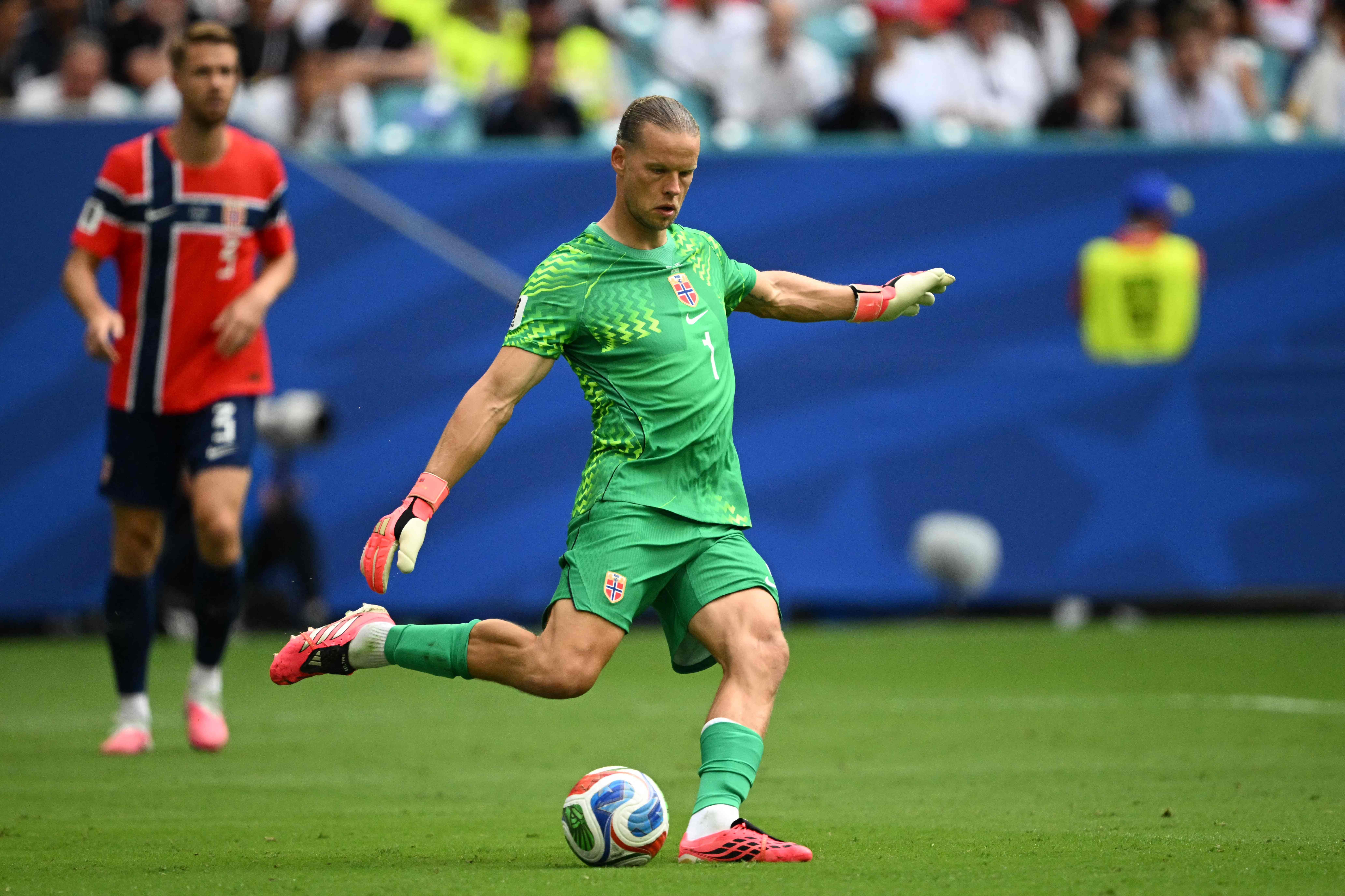 Goleiro Norueguês Falha Contra Inglaterra Após Provocação a Neymar