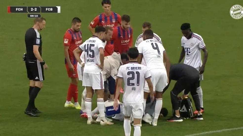 Musiala colapsa em campo novamente pelo Bayern — Foto: Reprodução