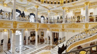 Palácio de Mármore foi construída com pedra italiana e fica no bairro de Emirates Hills — Foto: Divulgação/Luxhabitat Sotheby's International Realty