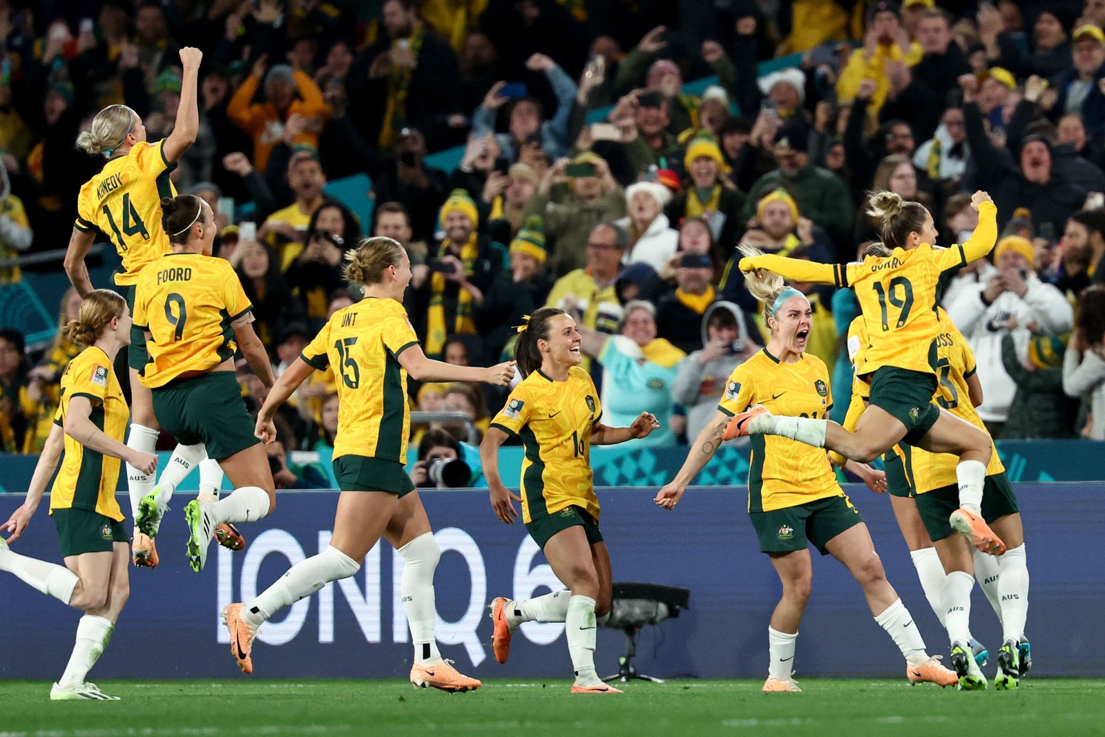 Austrália venceu a Irlanda na estreia da Copa  — Foto: DAVID GRAY / AFP