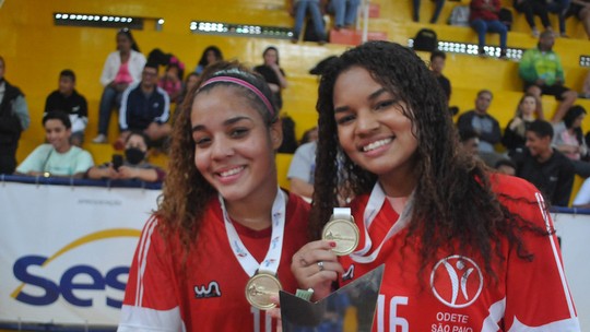 Odete São Paio conta com gêmeas para defender título do futsal no Intercolegial