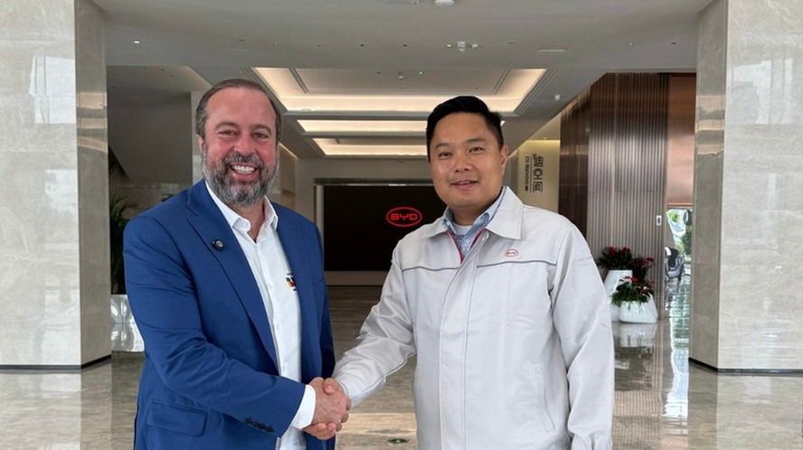 lAlexandre Silveira se reuniu com o vice-presidente da BYD na América Latina, Oscar Su