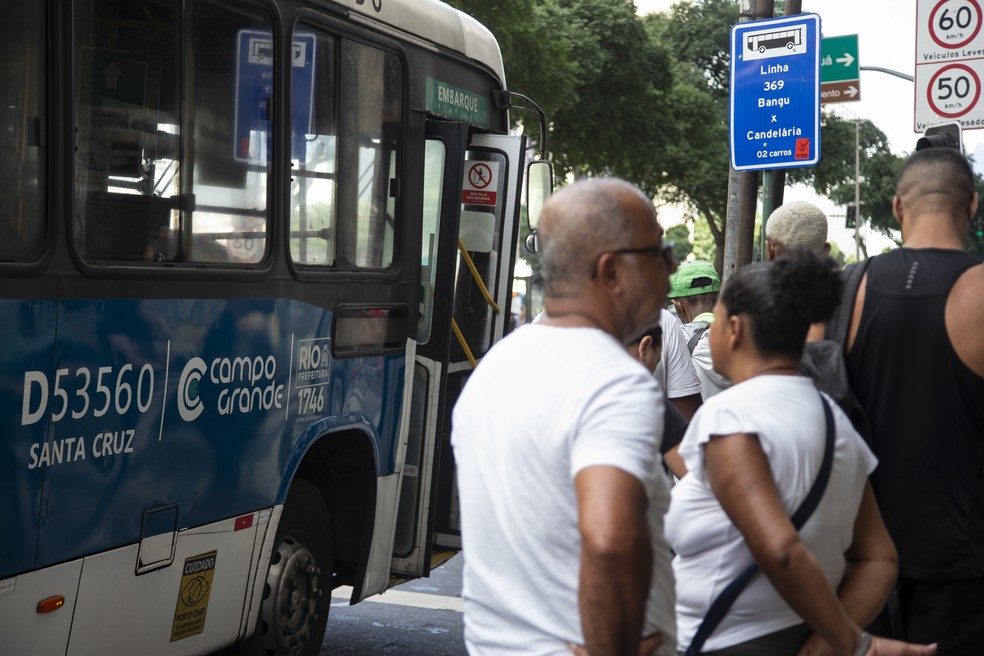 Linhas de ônibus de Campo Grande e Santa Cruz serão primeiras a ser licitadas entre os 31 lotes — Foto: Alexandre Cassiano / Agência O Globo