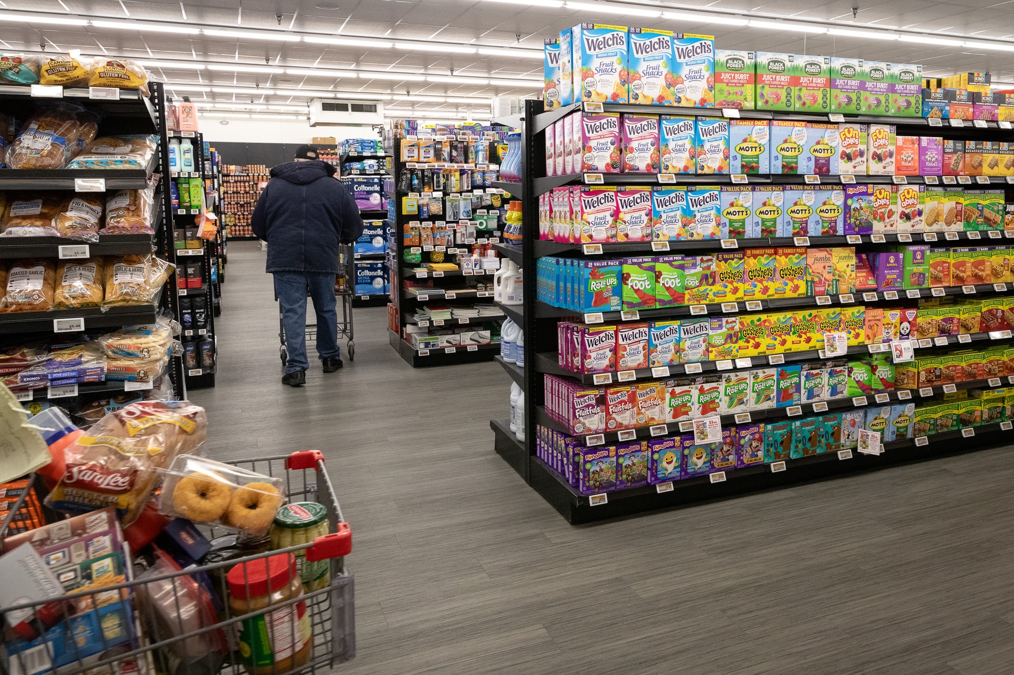 Custo de vida: 61% dos americanos tiveram que cortar gastos no supermercado