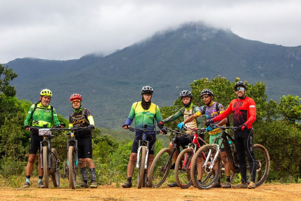 Cicloturismo na Trilha da Cachoeira, em Grão Mogol — Foto: Raphael Nascimento