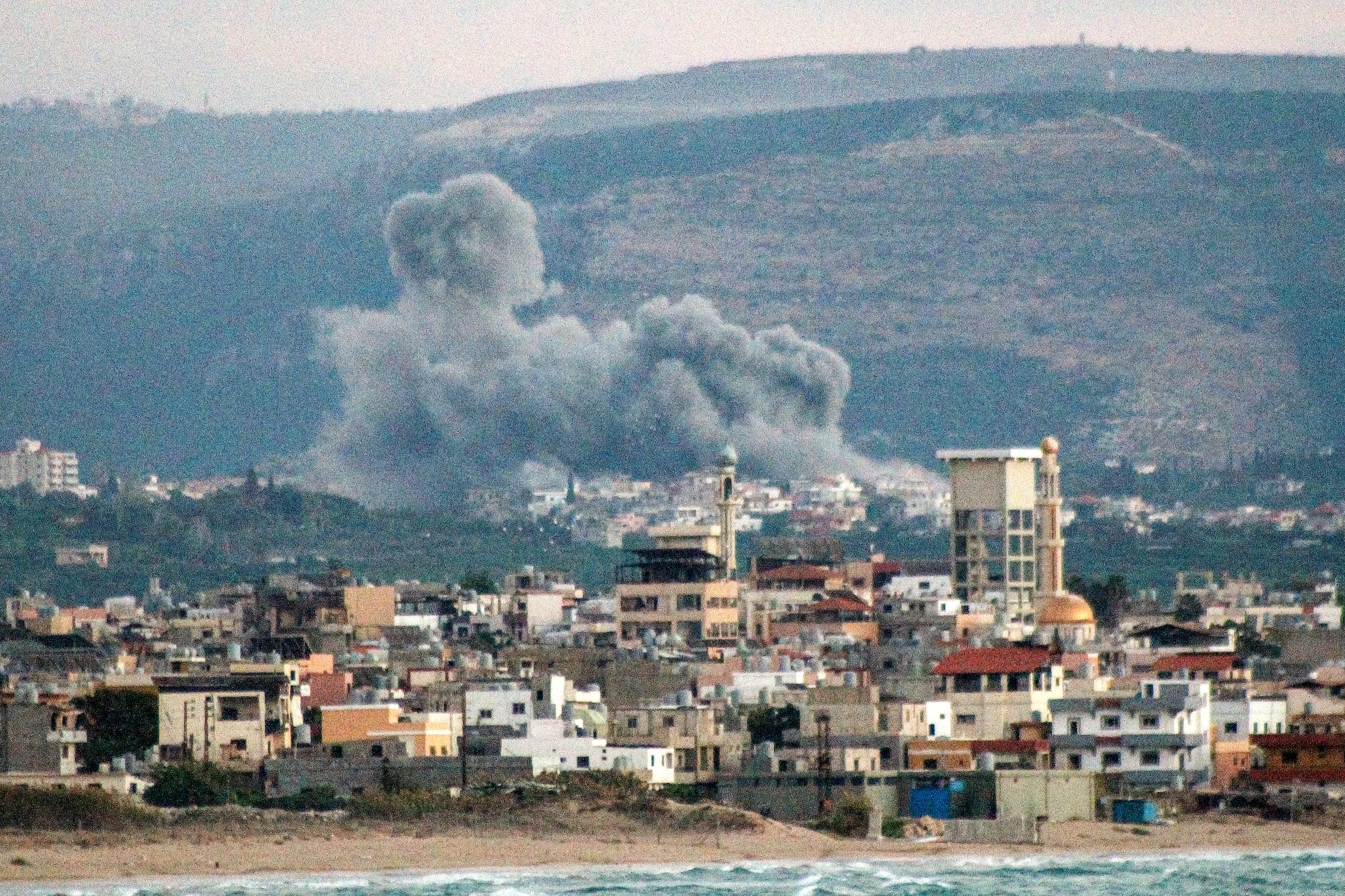 Imagens de satélite mostram cerca de cem veículos militares de Israel na fronteira com o Líbano antes de possível invasão