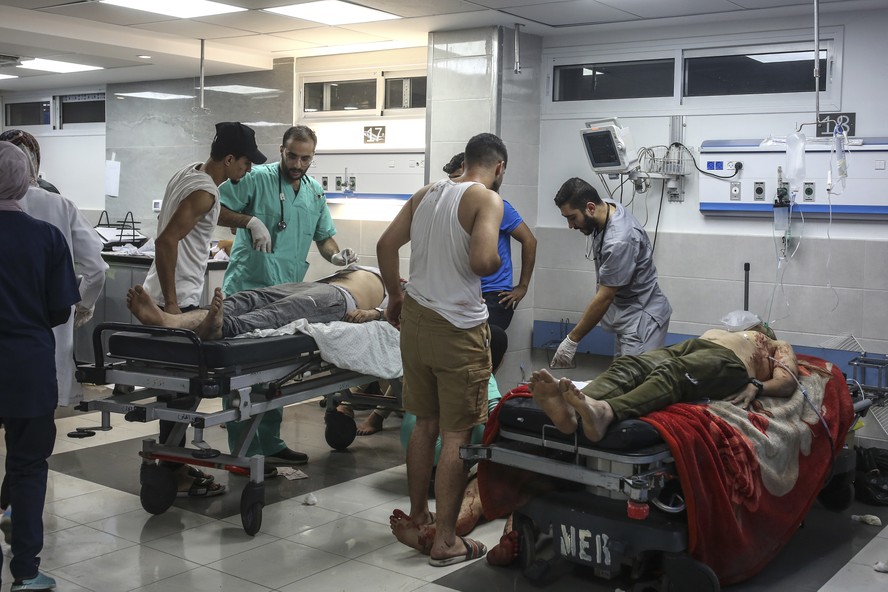 Médicos de Gaza alertam para 'catástrofe de saúde pública' com ordem de retirada e potencial invasão por Israel