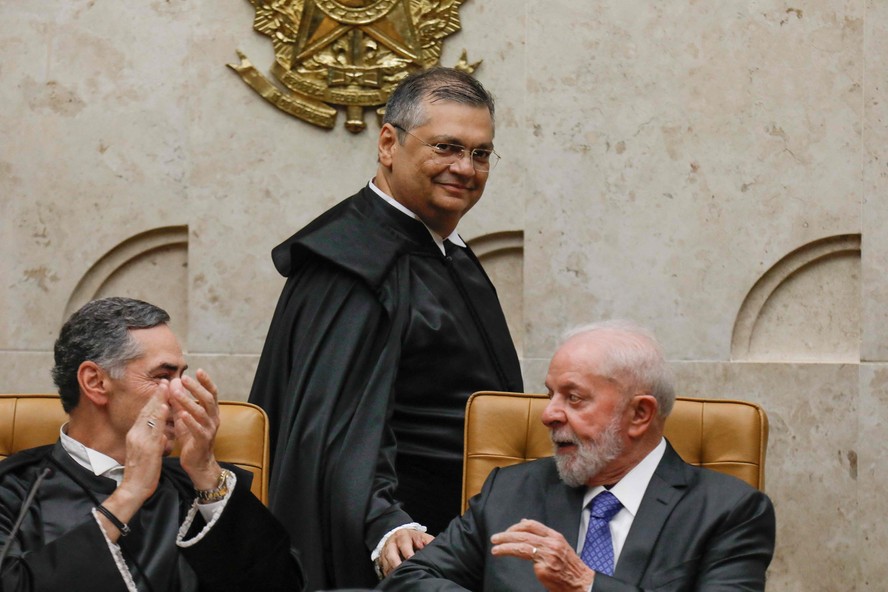 Flavio Dino toma posse como ministro do Supremo