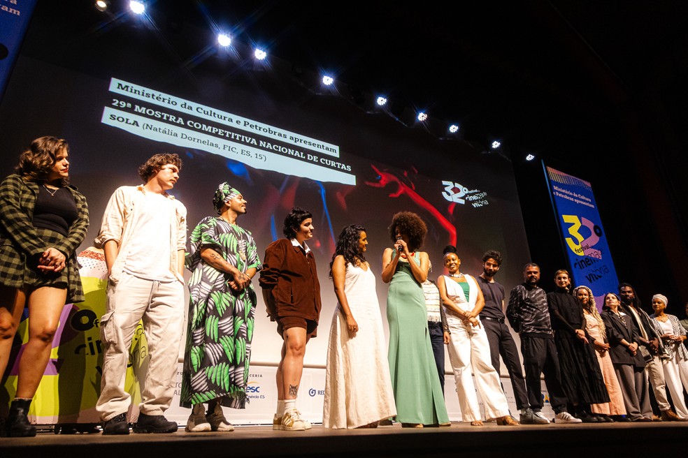 “Sola”, de Natália Dornelas, escolhido como Melhor Filme pelo Júri Popular na Mostra Competitiva Nacional de Curtas — Foto: Melina Furlan, Sérgio Cardoso, Vikki Dessaune e Andie Freitas - Acervo Galpão/IBCA