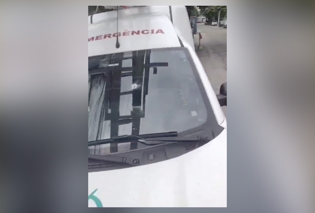 Carro da Light é atingido por tiro durante ação da PM no Complexo do Lins