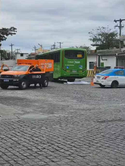 Funcionária de empresa de ônibus morre após ser atropelada na garagem