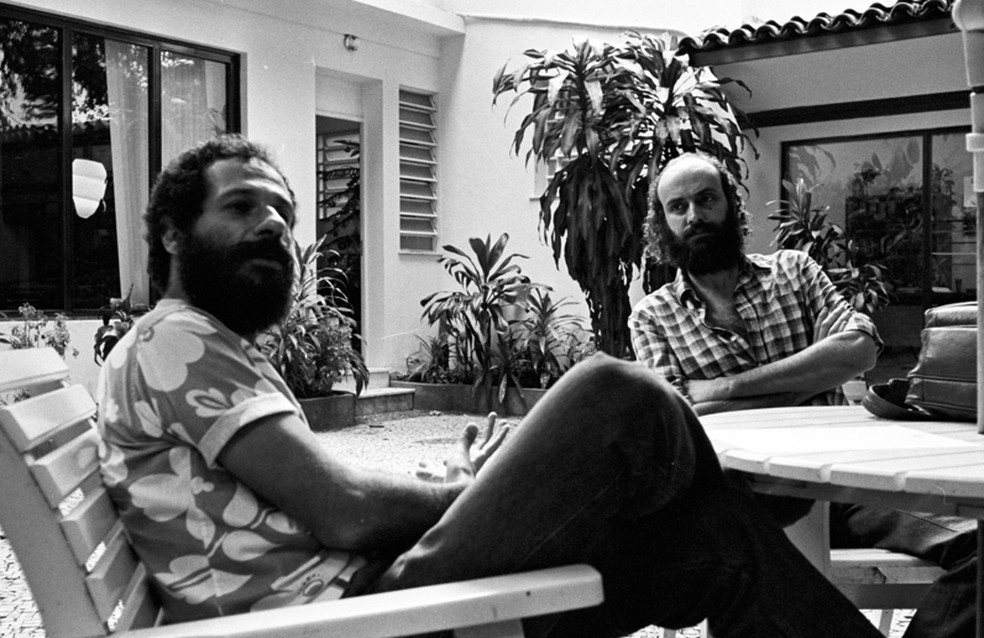 Os parceiros João Bosco e Aldir Blanc em 1982 — Foto: Luiz A. Barros/Agência O GLOBO