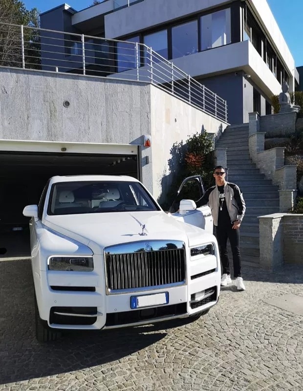 Cristiano Ronaldo coleciona carros de luxo — Foto: Reprodução Instagram