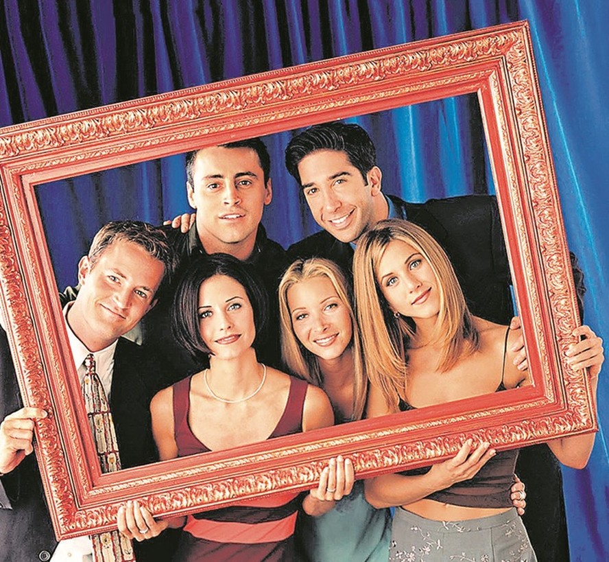 Os ‘friends’  em 2001. A partir da esquerda, Mathew Perry, Matt LeBlanc e David Schwimmer; embaixo, Courteney Cox, Lisa Kudrow e Jennifer Aniston: “O melhor emprego do mundo”, diz o intérprete de Chandler Bing