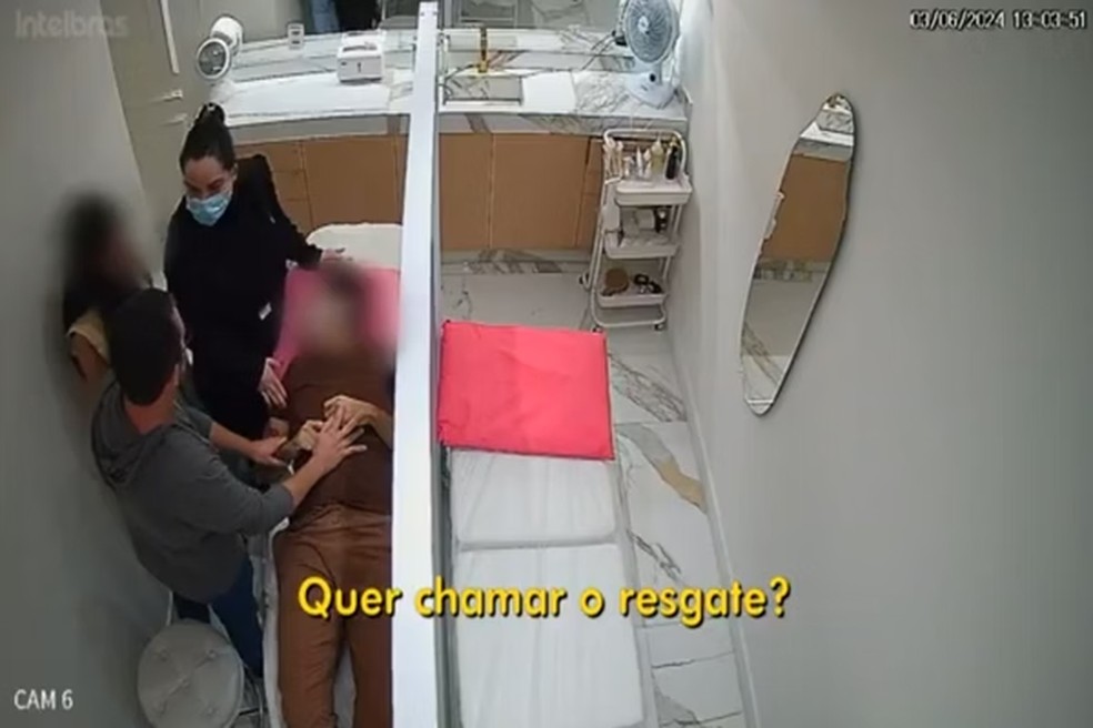 Esteticista llama al servicio de salud — Foto: Reproducción/TV Globo