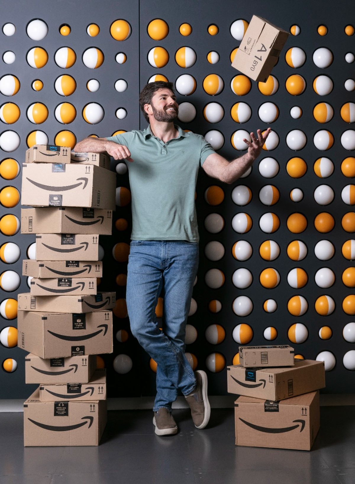 Amazon firma contrato com a Azul para reduzir tempo de entrega na ...
