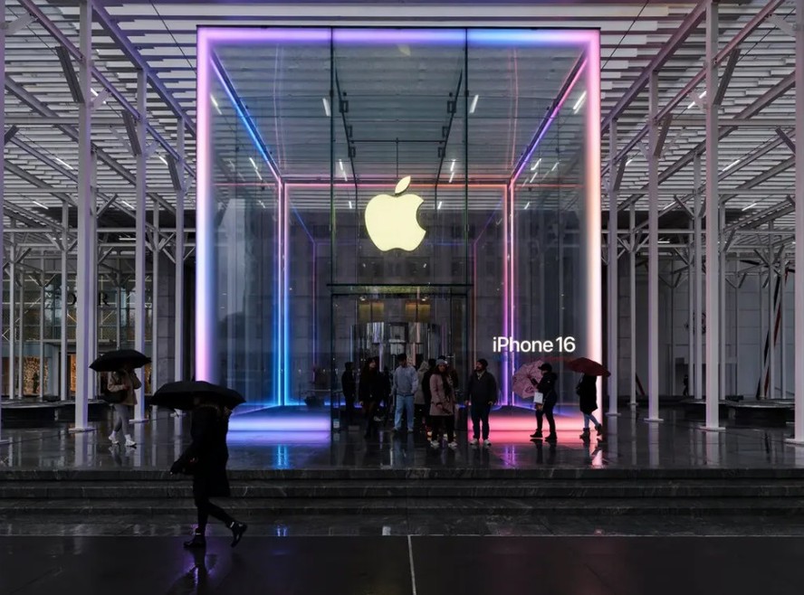 Novo celular dobrável da Apple chegará às lojas em outubro