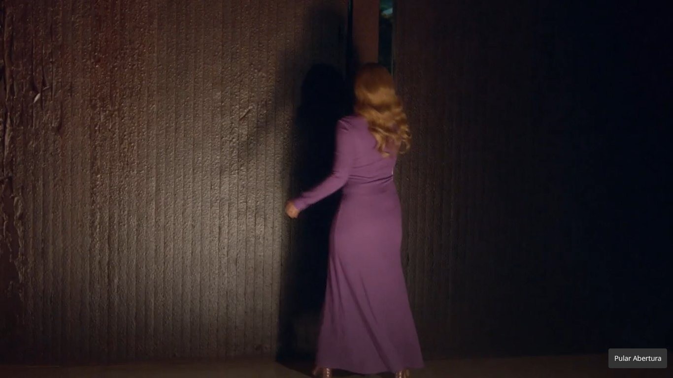 Porta de entrada da casa de Angélica e Luciano Huck — Foto: Reprodução/Globoplay