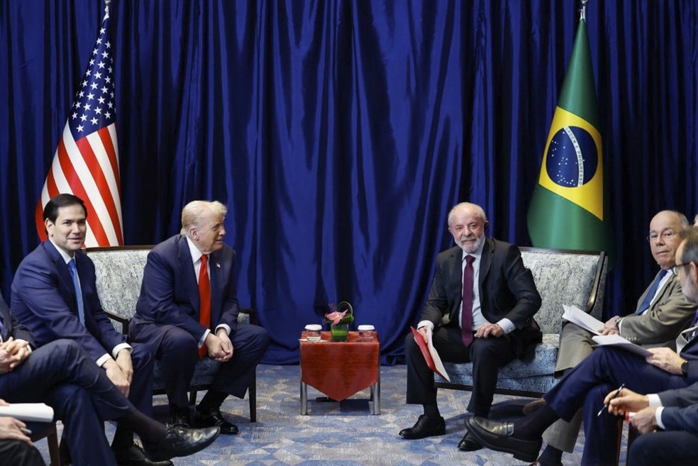 Lula se reúne com Trump durante a 47ª Cúpula da Associação de Nações do Sudeste Asiático em Kuala Lampur, Malásia — Foto: Ricardo Stuckert/ Divulgação PR