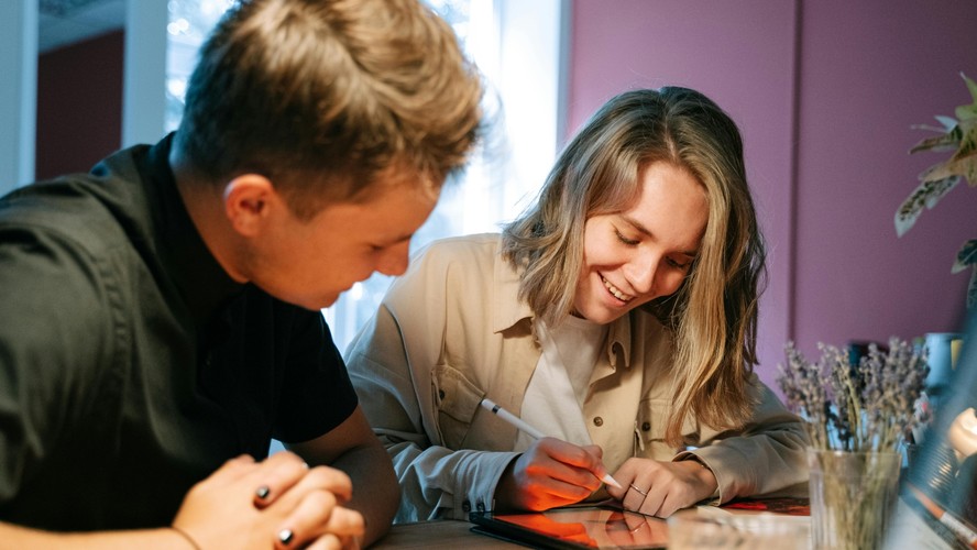 Como a linguagem digital está mudando a escrita dos jovens