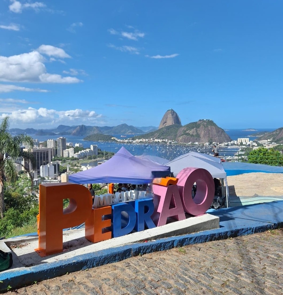 Mirante do Pedrão foi revitalizado e virou point dos cariocas — Foto: Bianca Vicenza/Divulgação
