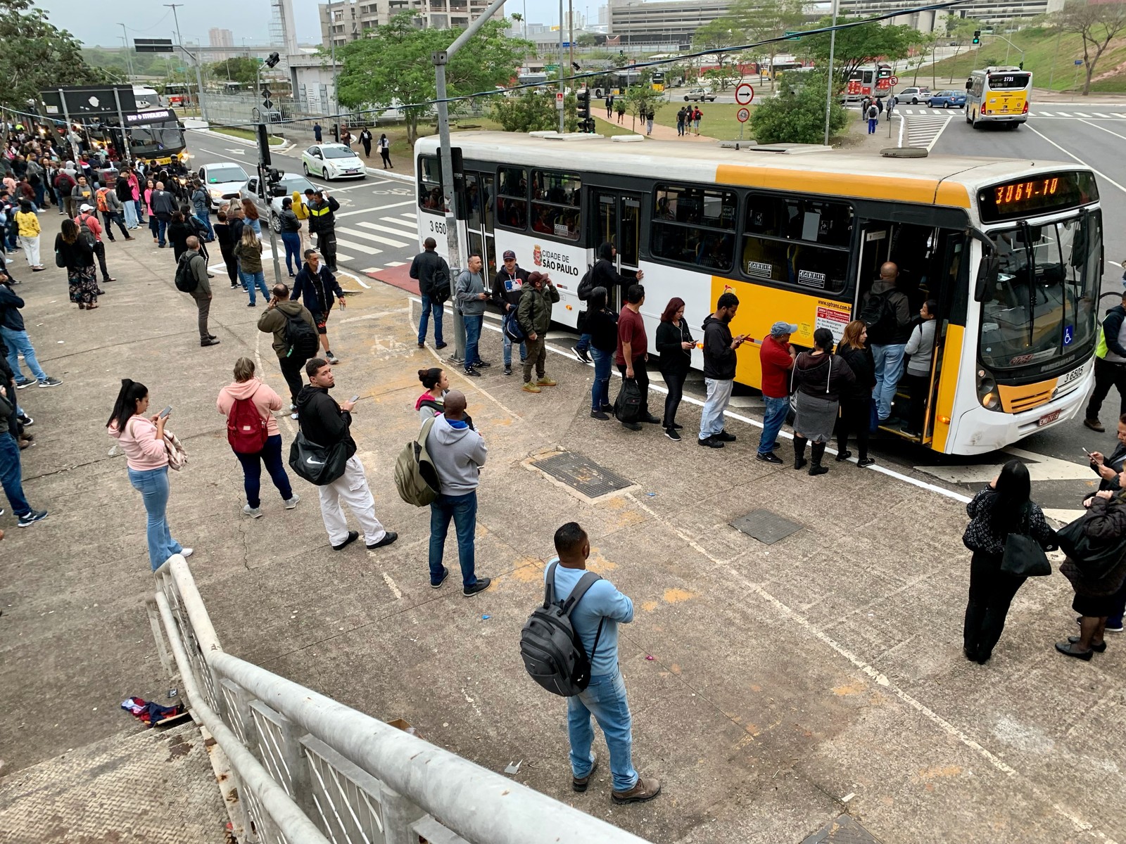 Os ônibus continuam funcionando normalmente. Foto: Edilson Dantas / Agência O Globo